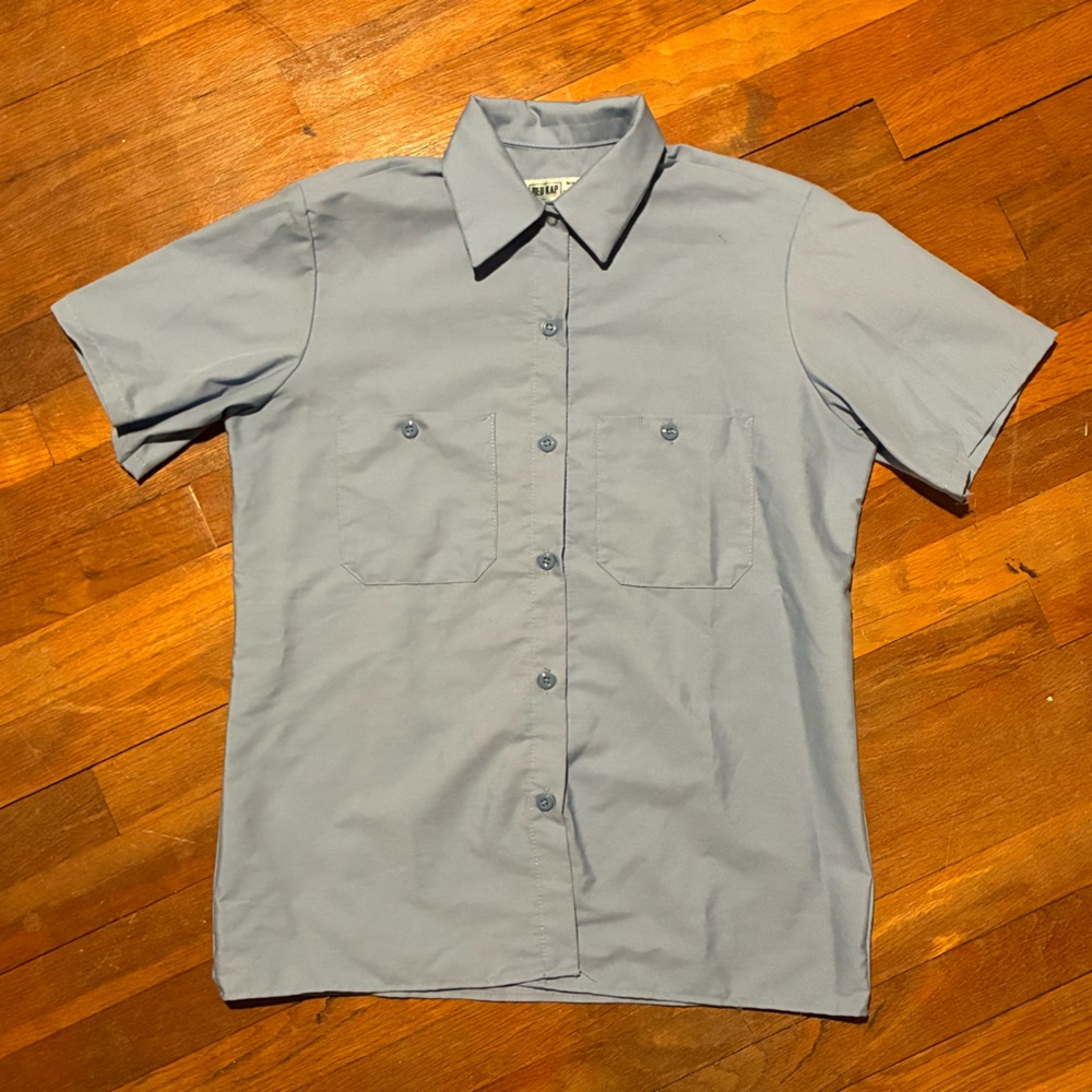 Classic Short-Sleeve Button-Down Shirt in Light Blue